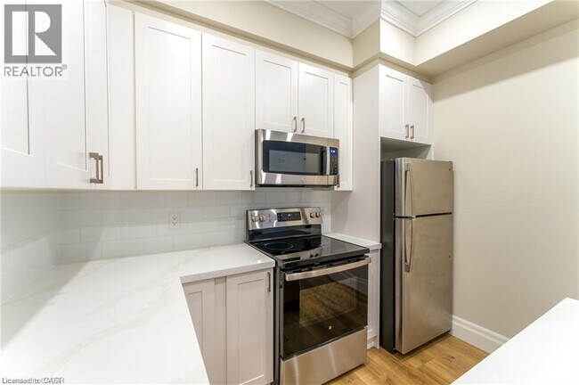 Photo - 100 Charlton Ave W Unité 204