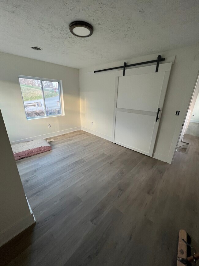 Photo - 106 Ralston Rd