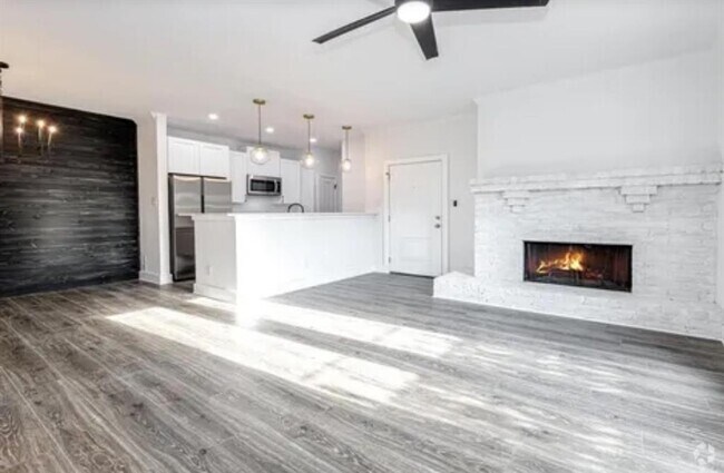 Building Photo - 2425 Augusta Dr Unit 5 Rental