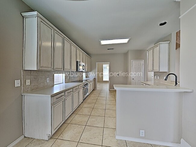 Photo - 2440 Kingsley Dr