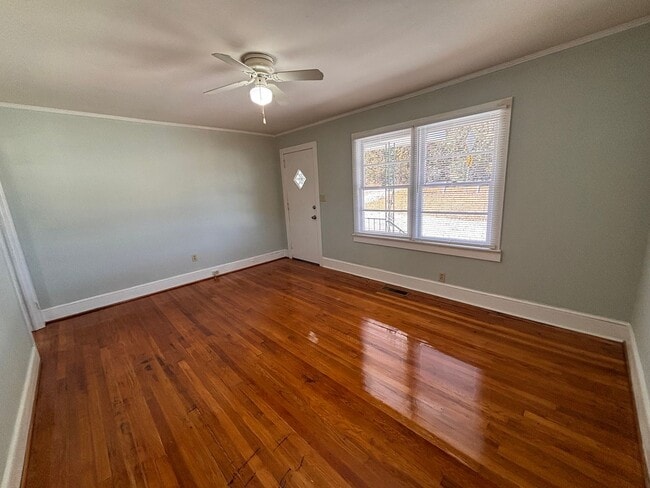 Photo - 2 Bedrooms- 1 Bathroom- House in Rome!