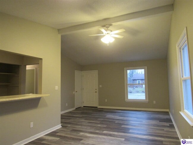Photo - 101 E Airview Dr
