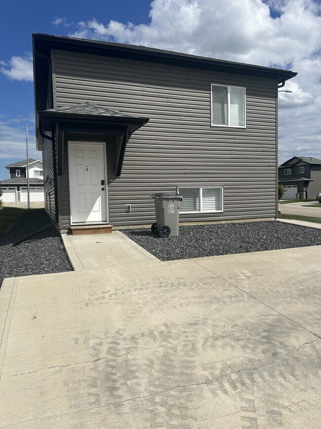 Photo - 13402-13104A 104A St