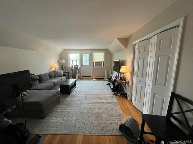 Photo - 551 W Walnut St Unit Upper