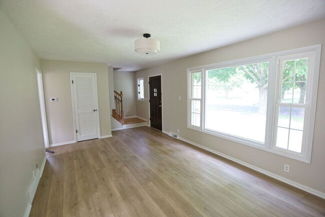 Photo - 1010 N Hampton Dr NE