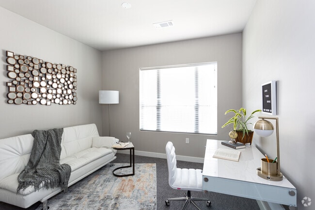 2BR, 2BA - 1053 SF - 5300 Centre