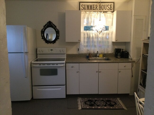 Photo - Charming Cottage in Newportville