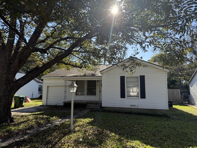 Photo - 3920 Maple Ave