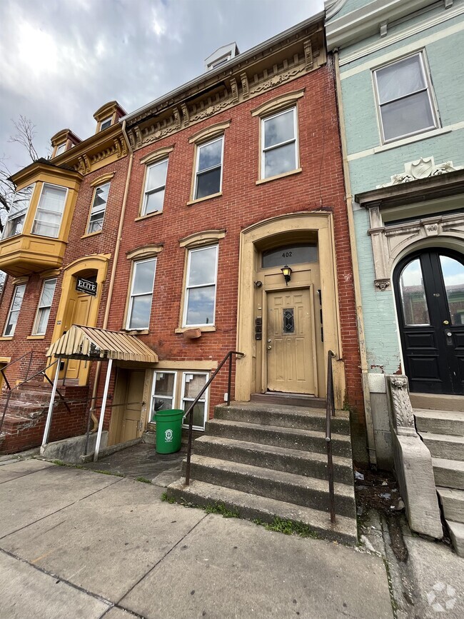 Building Photo - 402 E Market St Rental