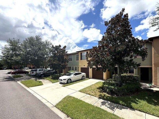 2516 Oleander Lakes Dr