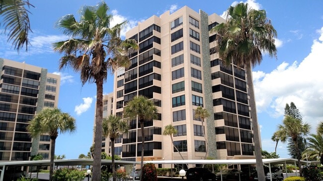 Building Photo - Seasonal Short-Term 2-Bedroom 2-Bathroom Condo located on Venice Island!