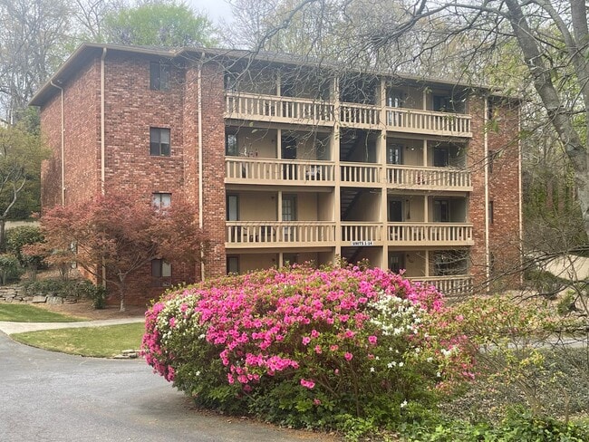 Photo - 1 Bedroom condo- Steps away from UGA! Available early August 2026