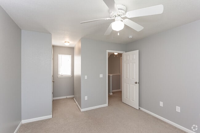 3BR, 2BA - 1350 SF