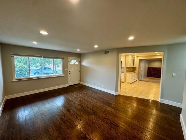Photo - 1405 Antonio Ln
