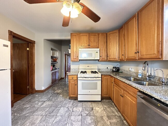 Photo - 3532 N Elston Ave Unidad J03P