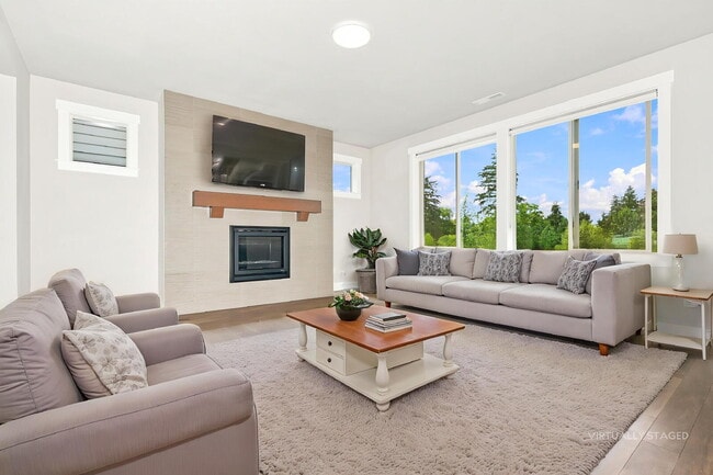 Photo - Spacious 4-Bedroom Townhome in Lake Stickney – Lynnwood- Available NOW for RENT