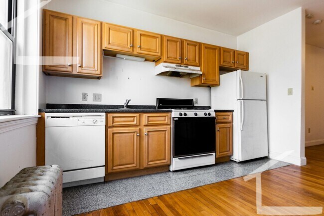 Photo - Conveniently Located, Spacious Apt w Ht & HW Inc.  Near B and C lines!