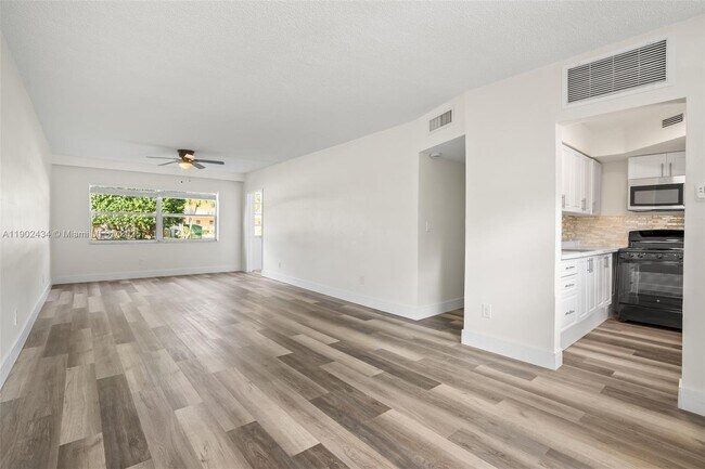 Building Photo - 2820 NE 201st Terrace Unit F110