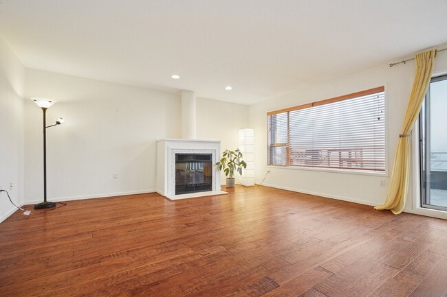 Photo - 555 Kirkland Way Unit 202