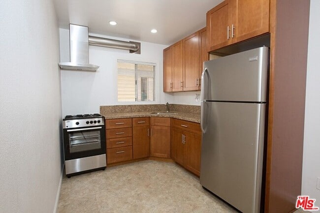 40 Rose Ave Unit 2
