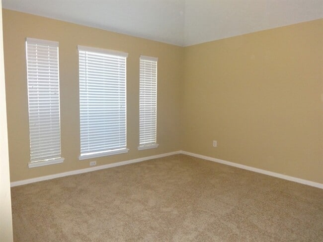 Photo - 32007 Annice Ln