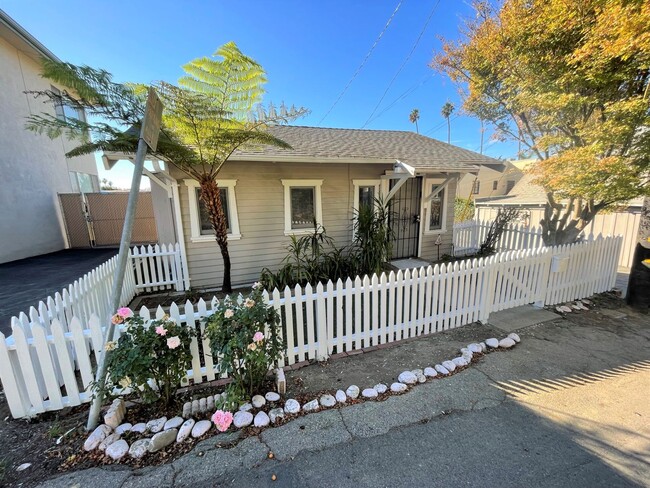 Building Photo - Downtown Home with Large Deck and OCEAN VIEWS!