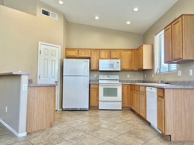 Photo - 6660 E Roland St