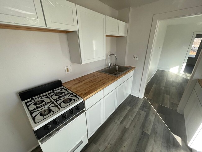 Building Photo - 306 E Hillsdale St Unit 0.5 Rental