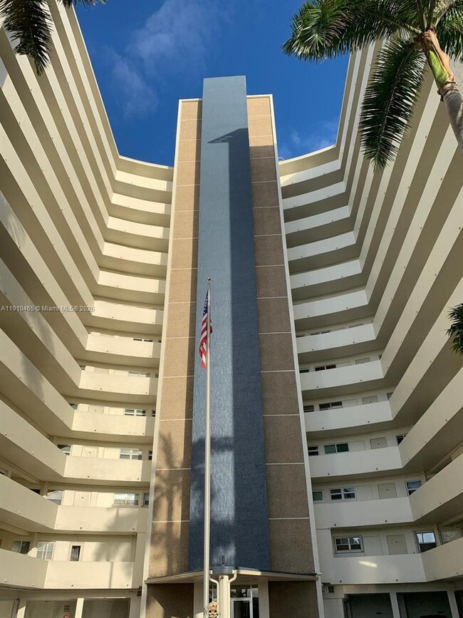 Building Photo - 710 N Ocean Blvd Unit 812