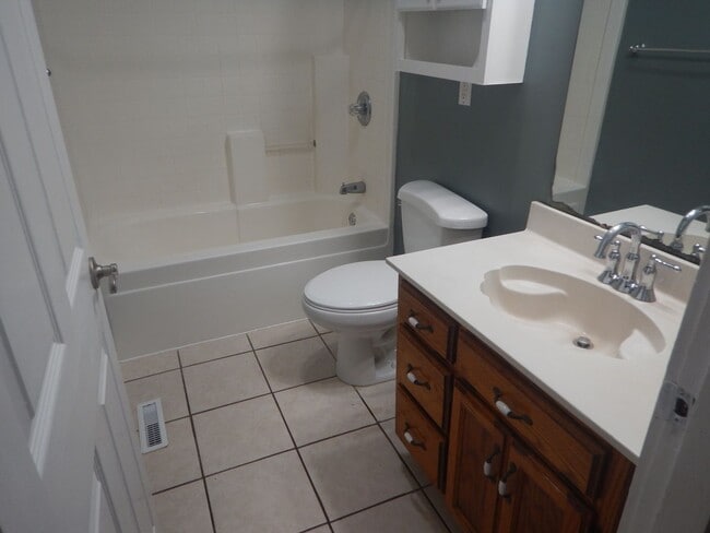 Photo - 3 Bedroom 2 Bath house on level lot. Pet Friendly