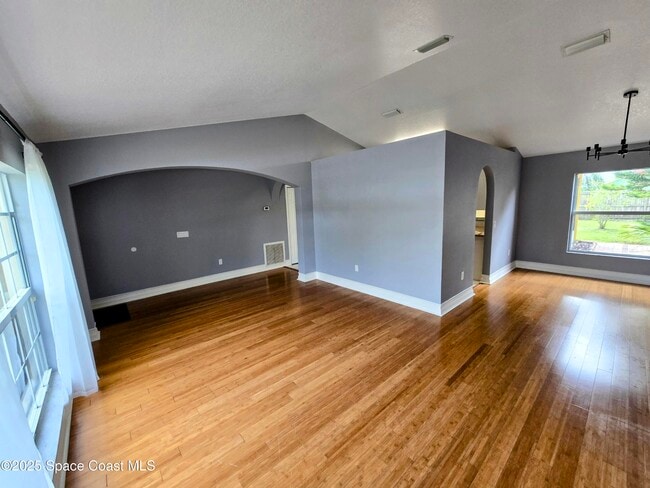 Photo - 1662 Tigard St SE