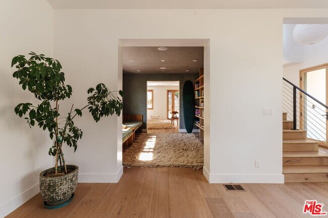 Photo - 1149 Old Topanga Canyon Rd