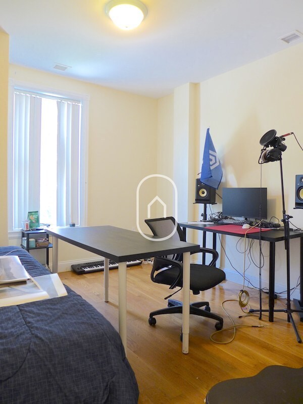 Photo - 87 Gainsborough St