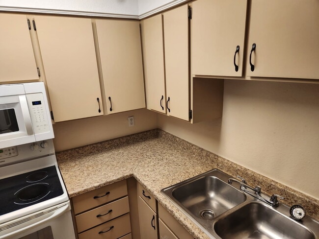 Photo - 100 E 600 S Unit 8