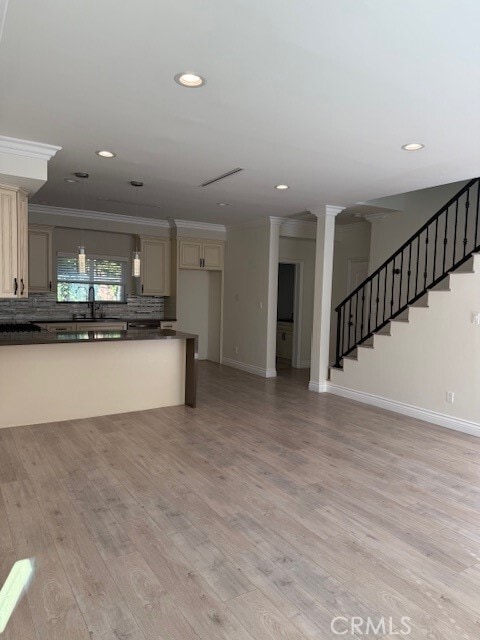 Photo - 17647 Hamlin St