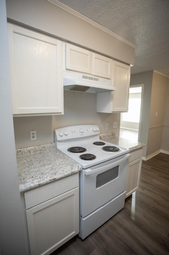 Photo - 309 W Marigny Cir