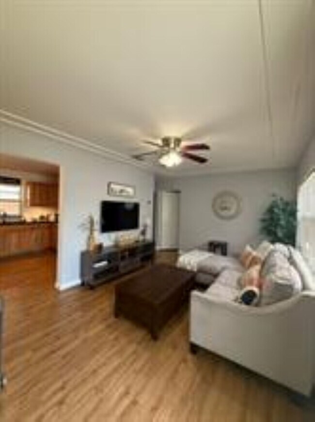 Photo - 541 NE 58th Ct