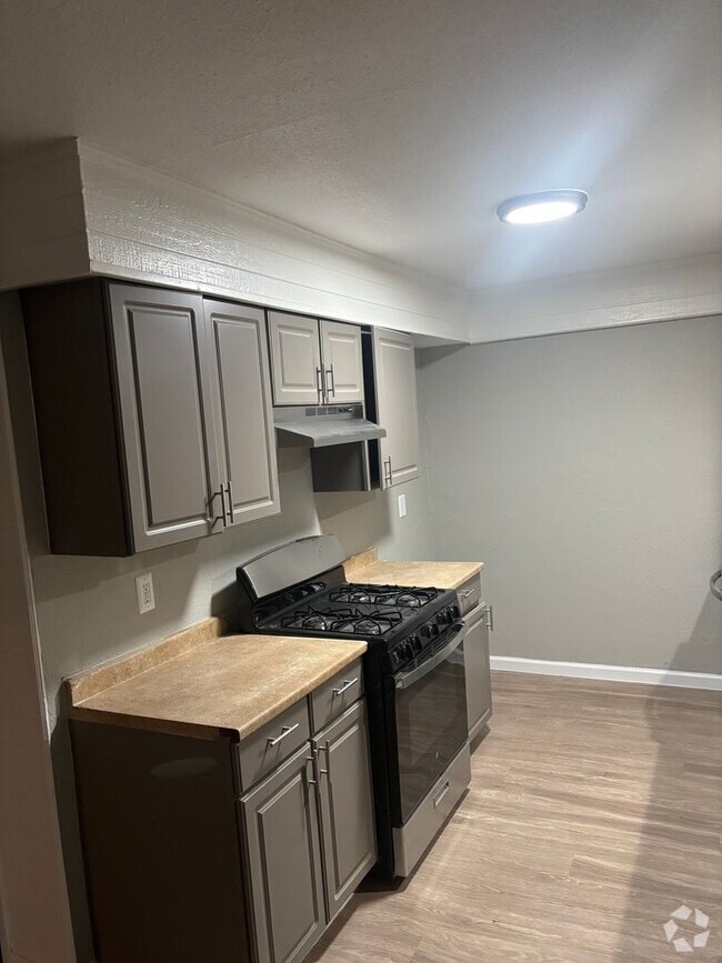 Building Photo - 1121 Woodcrest Dr Rental