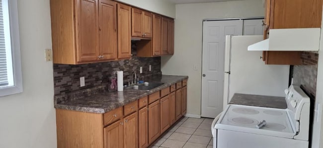 Building Photo - 805-1/2 4th Ave NE