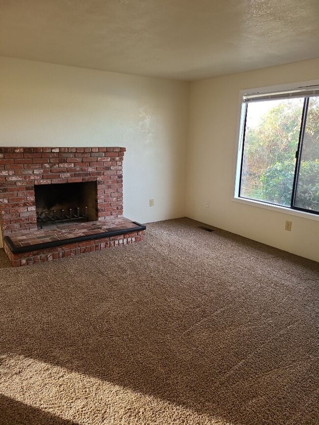 Photo - Comfortable 3 bed, 2 bath home in Medford