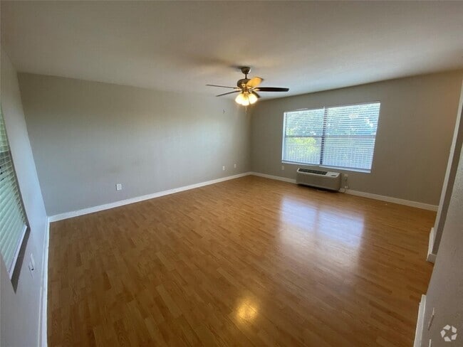Building Photo - 701 W Sycamore St Unit 203 Rental
