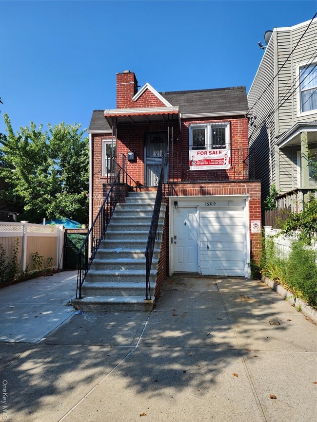 Building Photo - 1609 Colden Ave Unit 2