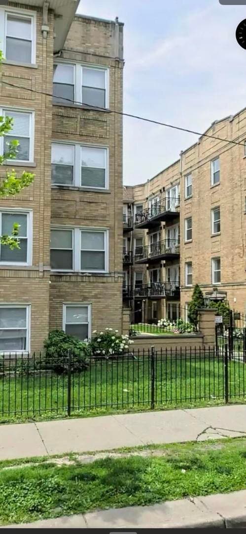 Building Photo - 4810 N Avers Ave Unit GE