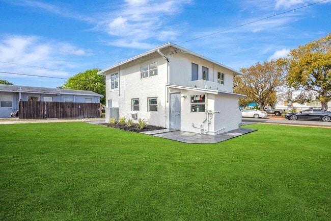 Photo - 448 Roseland Dr