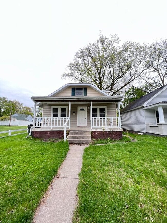 Building Photo - 922 N Lawrence St Rental