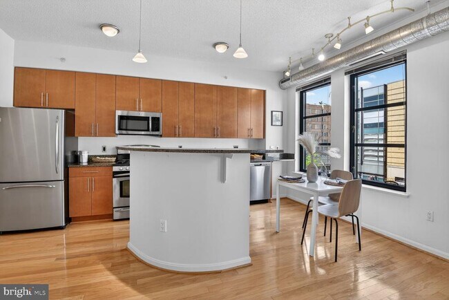 Photo - 1390 Kenyon St NW Unit 418