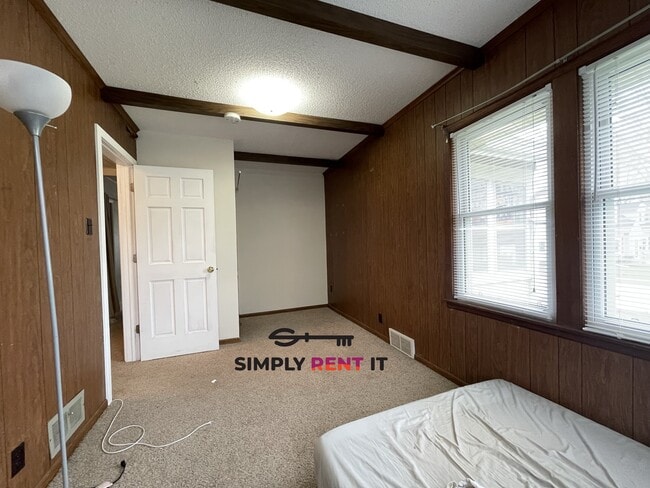 Photo - 3 Bedroom Home on Campus, Free Parking Ava...