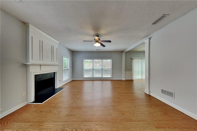 Photo - 2926 Cottesford Way SE