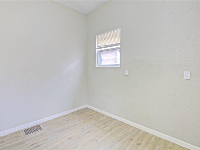 Photo - 6730 Vermont Ave