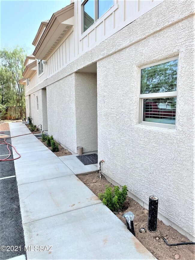 Photo - 2545 E Spring St